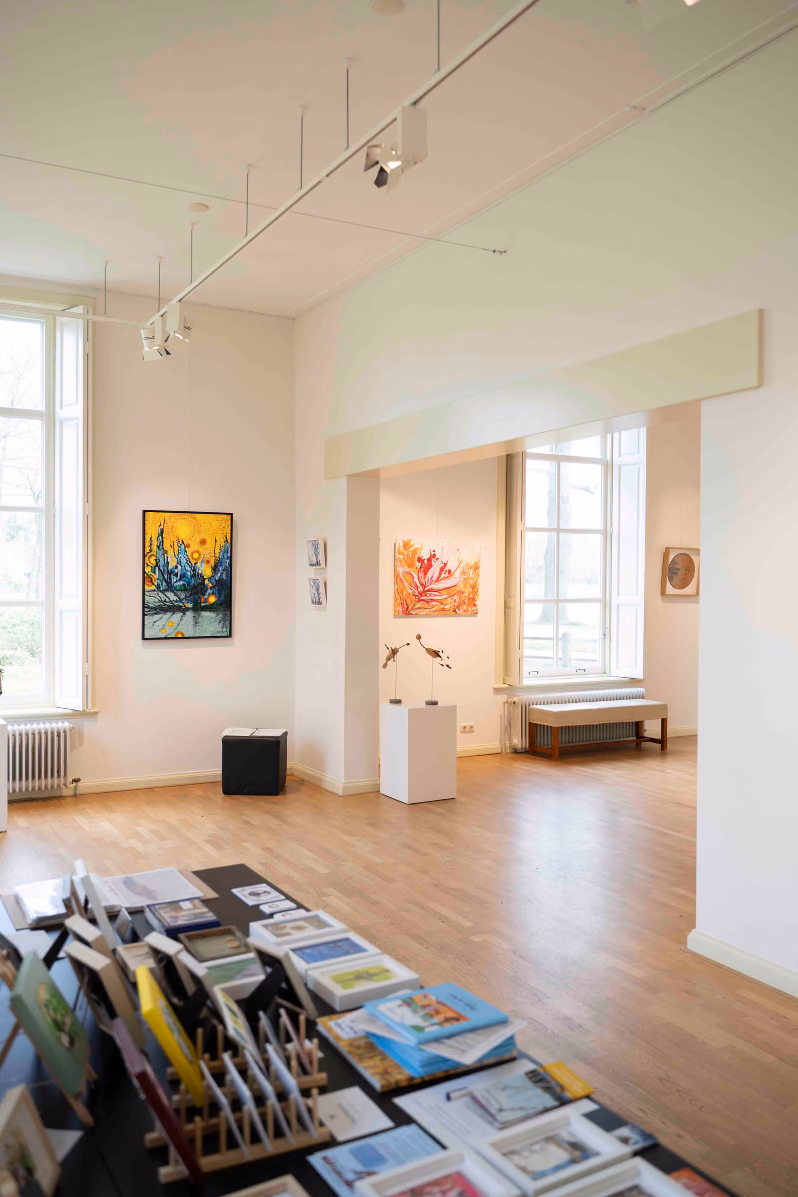 Rode_bloem_geel_rivierenlandschap_Huis_Kernhem